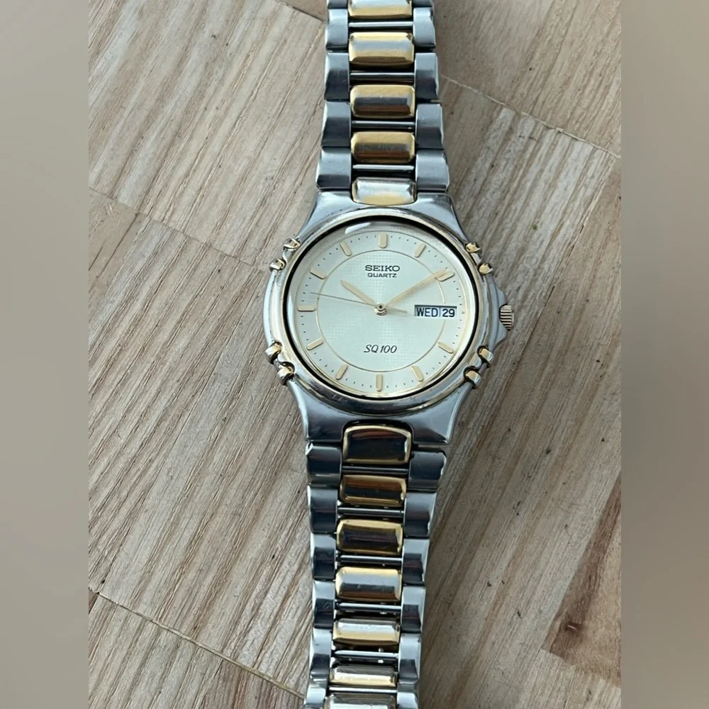 Seiko SQ 100 Rare Vintage Men’s Watch Light Gold-Tone Dial Two-Tone Bracelet